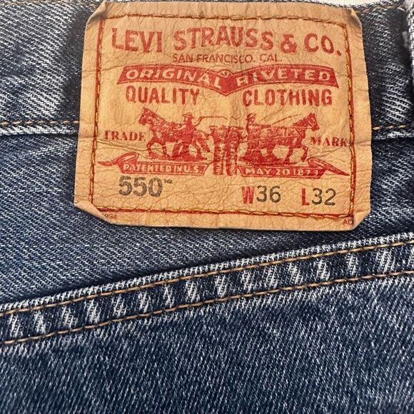 Levi's 550 High Rise Relaxed Fit Rolled Cuffed Hem Denim Shorts Blue Size 36 - Picture 4 of 5